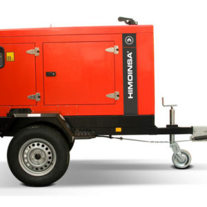 rød mobil generator på trailer